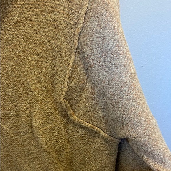 Universal Thread Sweater - Picture 4 of 5